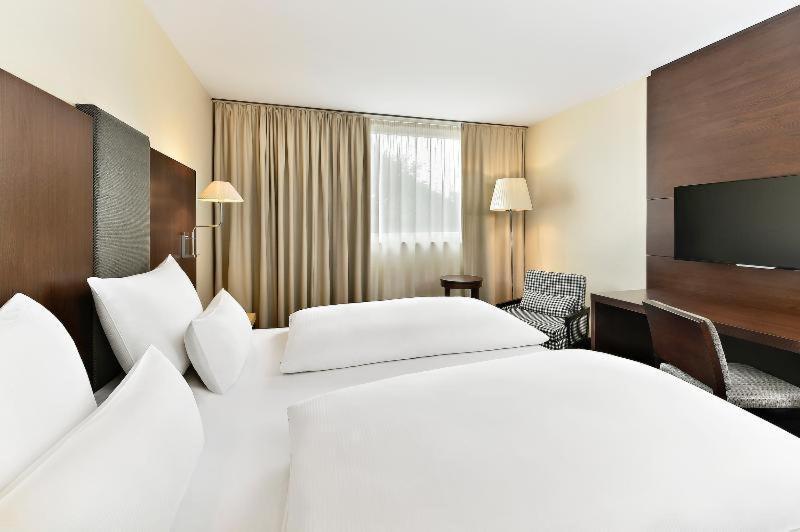 Hotel Nh Stuttgart Airport à Leura Chambre photo