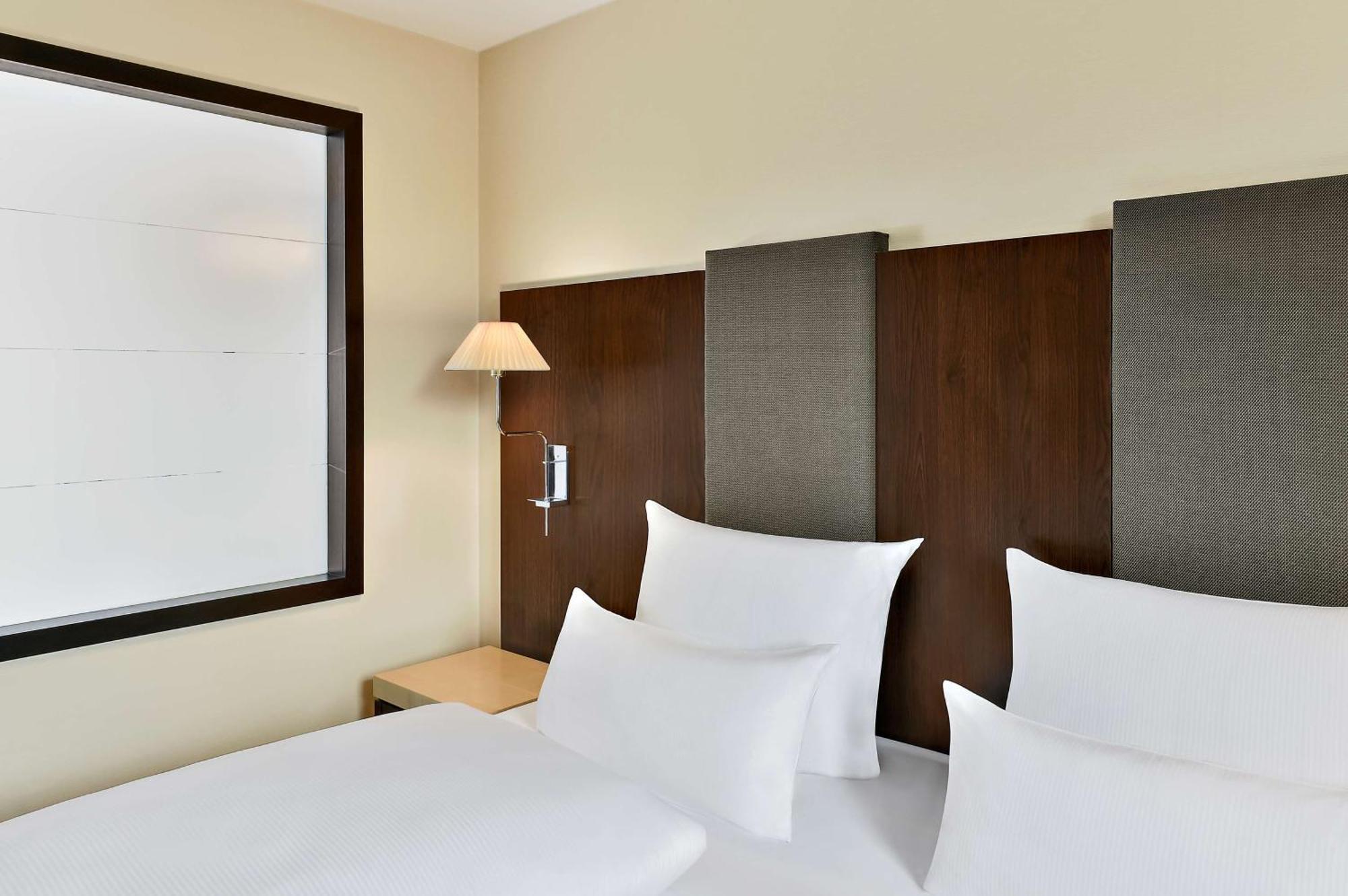 Hotel Nh Stuttgart Airport à Leura Extérieur photo
