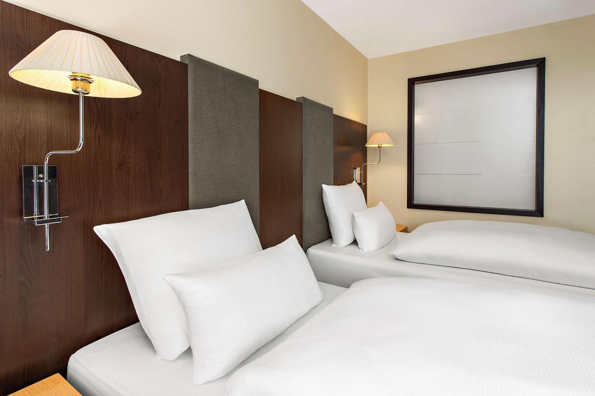 Hotel Nh Stuttgart Airport à Leura Extérieur photo