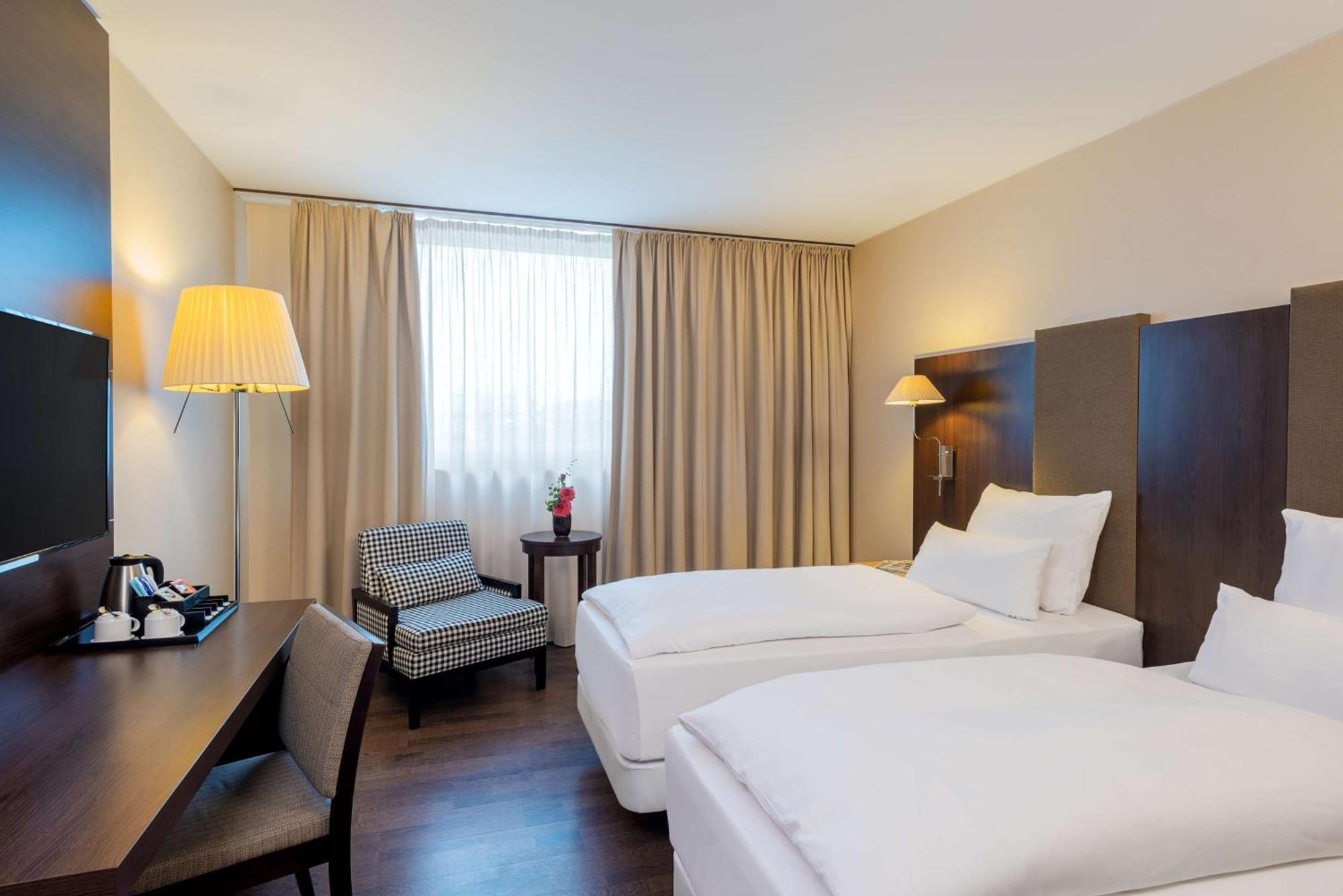 Hotel Nh Stuttgart Airport à Leura Extérieur photo
