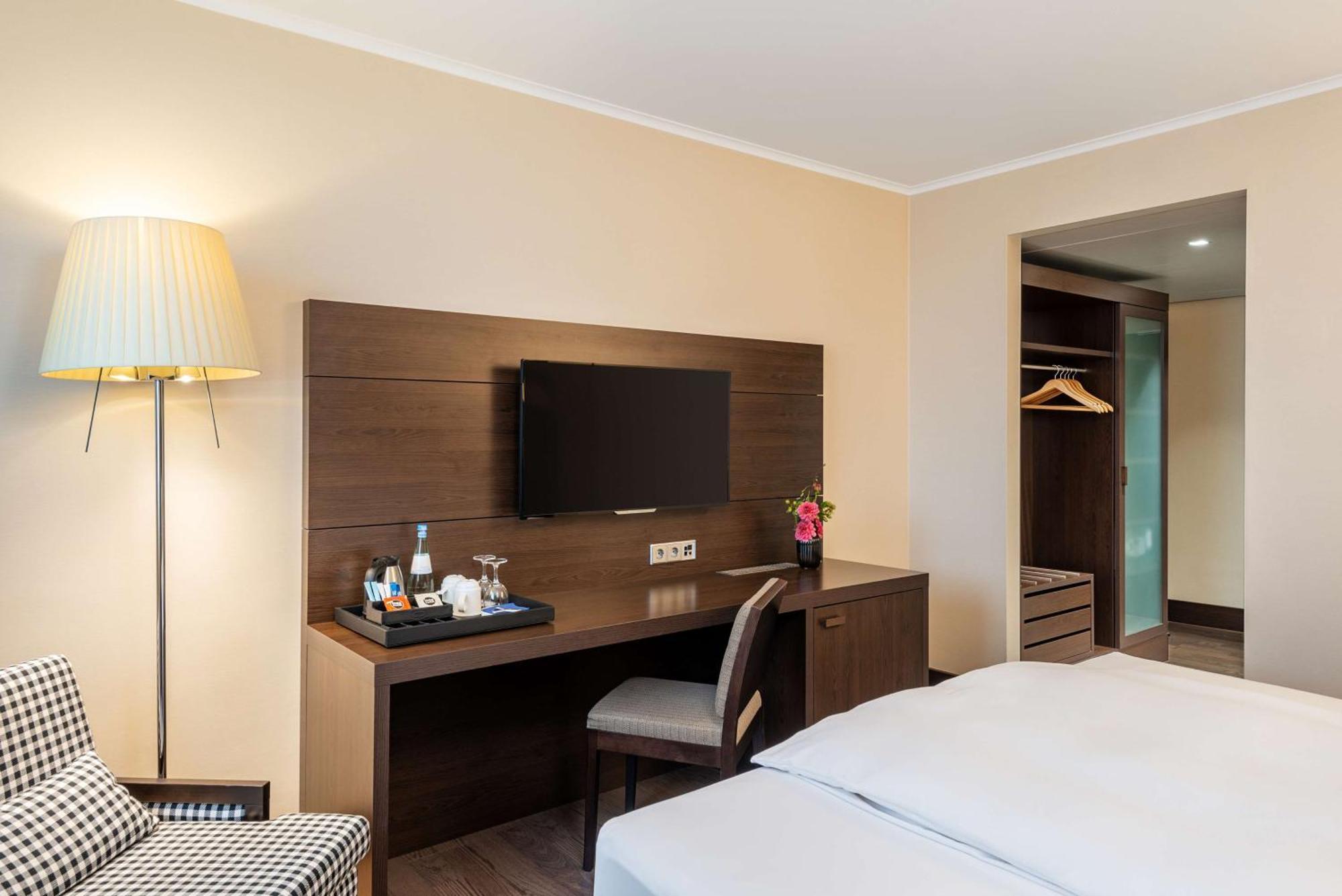 Hotel Nh Stuttgart Airport à Leura Extérieur photo